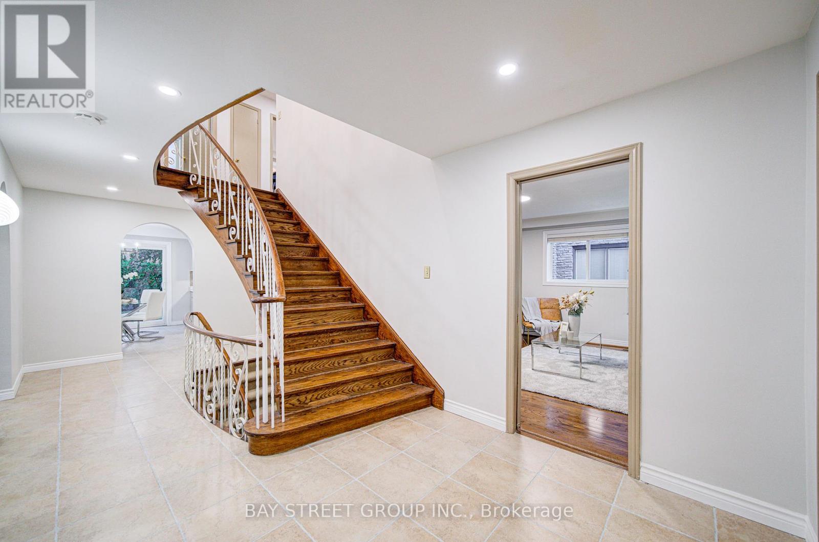 41 Covewood Street, Toronto, Ontario  M2M 2Z2 - Photo 5 - C12494868