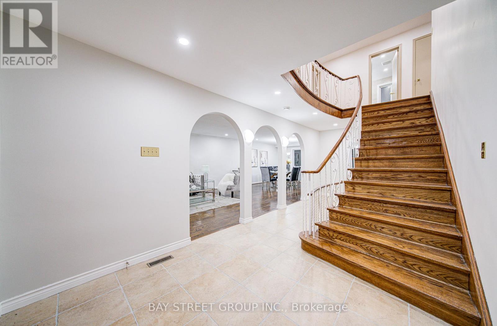 41 Covewood Street, Toronto, Ontario  M2M 2Z2 - Photo 6 - C12494868