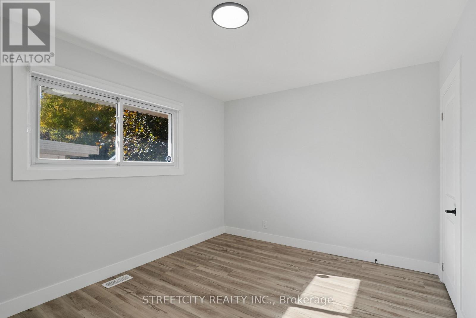 53 Susan Avenue, London East, Ontario  N5V 2G1 - Photo 11 - X12494776