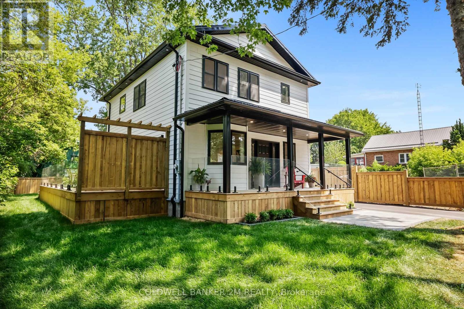 128 BUCKINGHAM AVENUE, Oshawa, Ontario