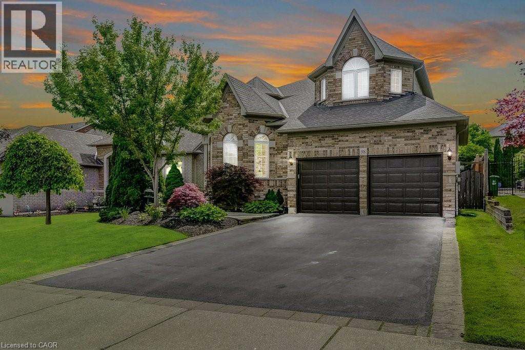 98 DAVIDSON Boulevard, Dundas, Ontario