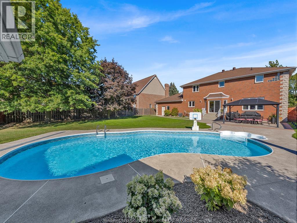 633 Old Tecumseh Road East, Lakeshore, Ontario  N0R 1A0 - Photo 2 - 25027649