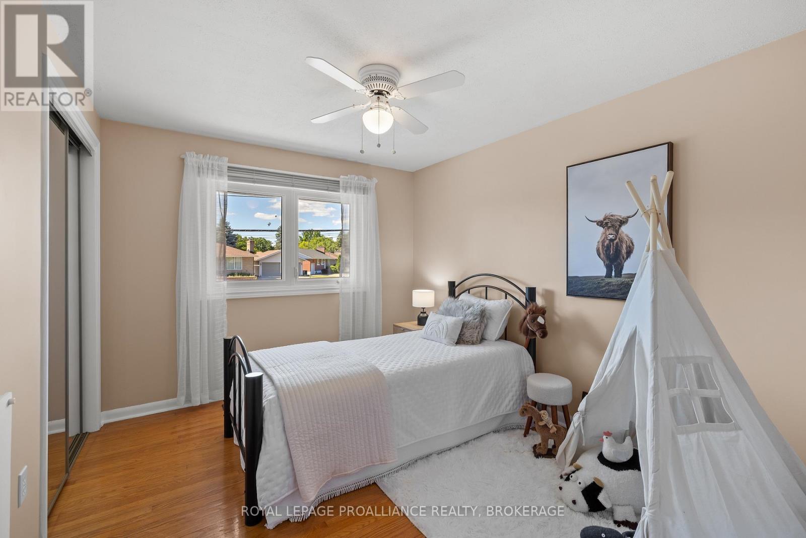 35 Manitou Crescent E, Loyalist (Amherstview), Ontario  K7N 1B1 - Photo 26 - X12495112