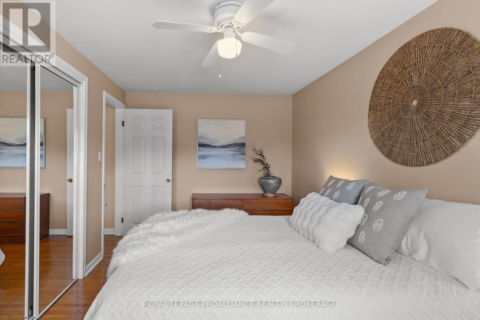 35 Manitou Crescent E, Loyalist (Amherstview), Ontario  K7N 1B1 - Photo 29 - X12495112