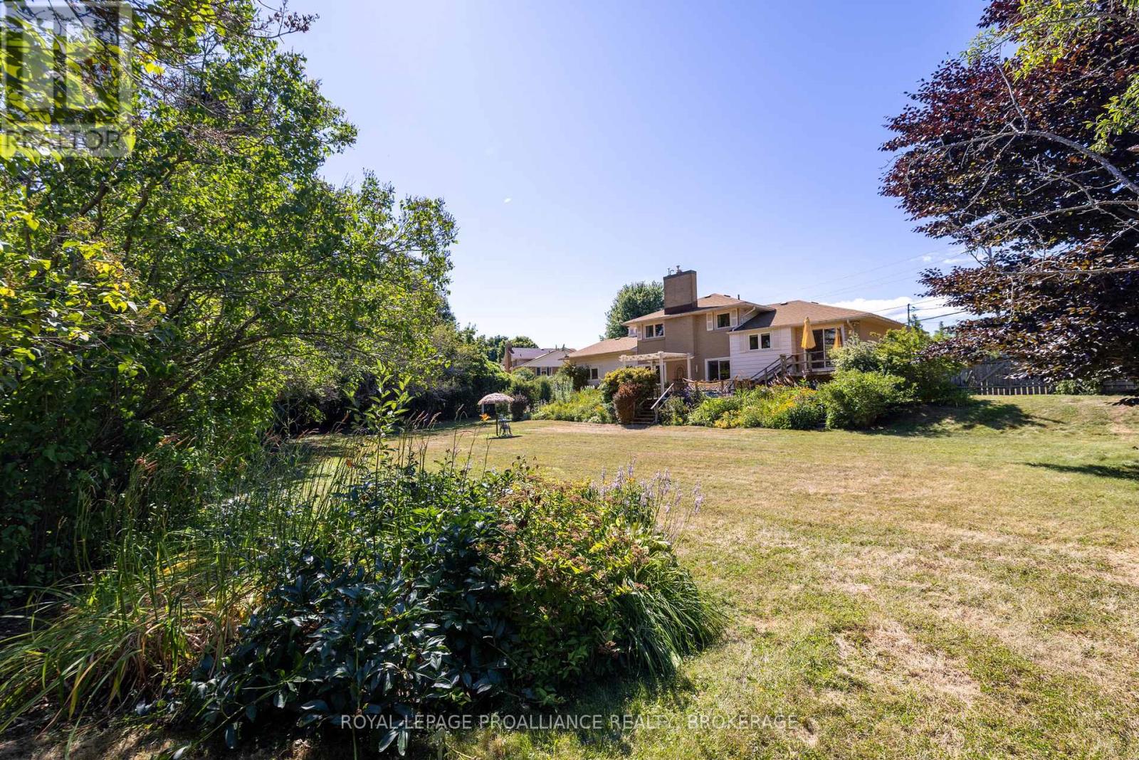 35 Manitou Crescent E, Loyalist (Amherstview), Ontario  K7N 1B1 - Photo 34 - X12495112