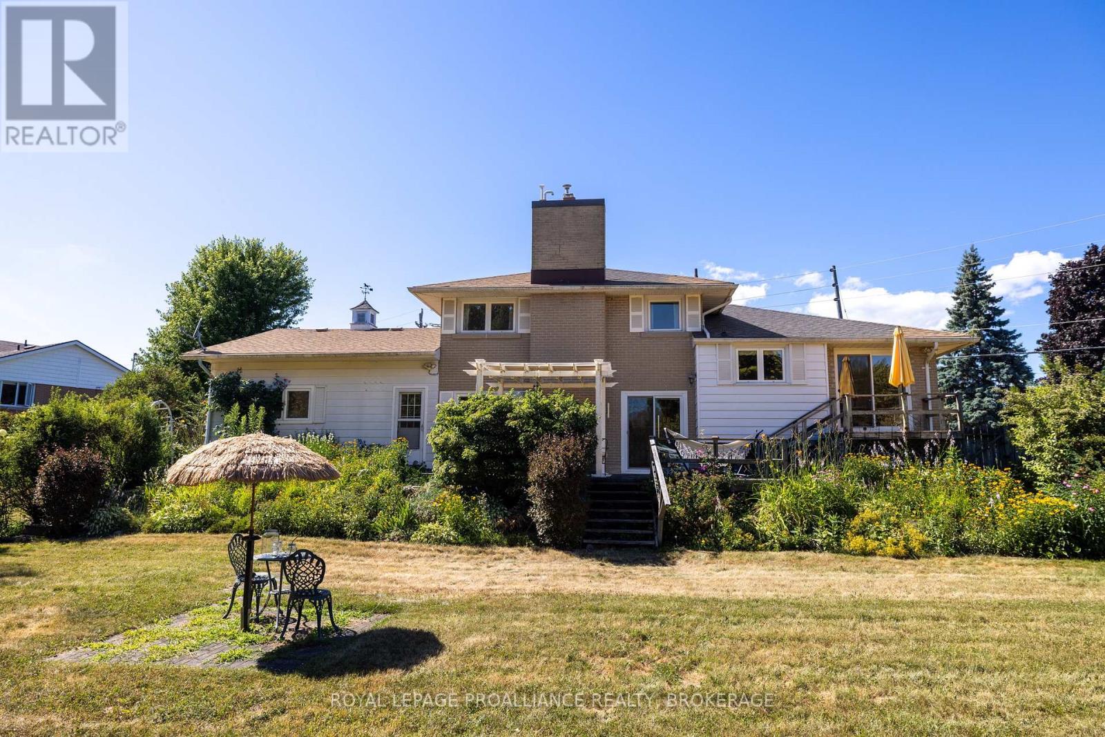 35 Manitou Crescent E, Loyalist (Amherstview), Ontario  K7N 1B1 - Photo 35 - X12495112