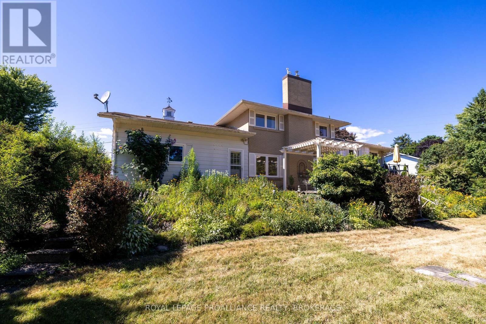 35 Manitou Crescent E, Loyalist (Amherstview), Ontario  K7N 1B1 - Photo 37 - X12495112