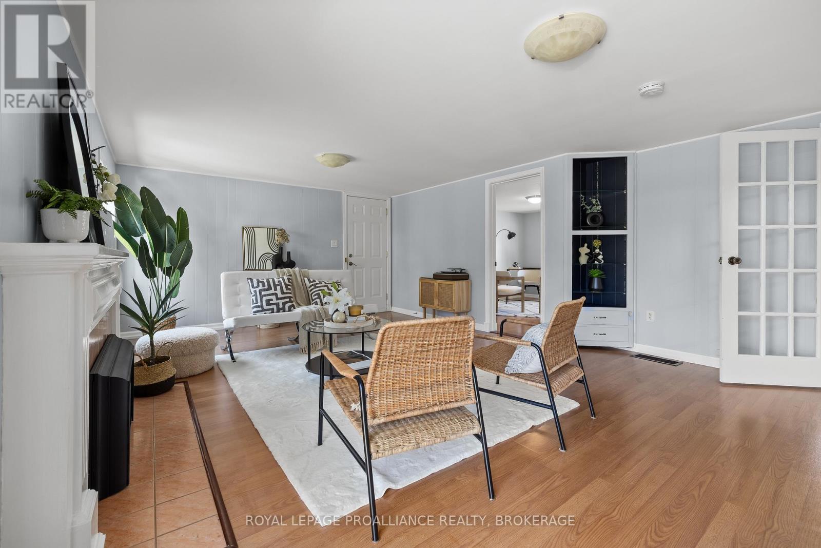 35 Manitou Crescent E, Loyalist (Amherstview), Ontario  K7N 1B1 - Photo 8 - X12495112