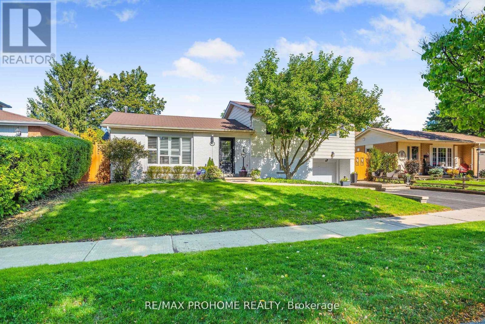 32 Sir Bedevere Place, Markham, Ontario  L3P 2W4 - Photo 4 - N12494854