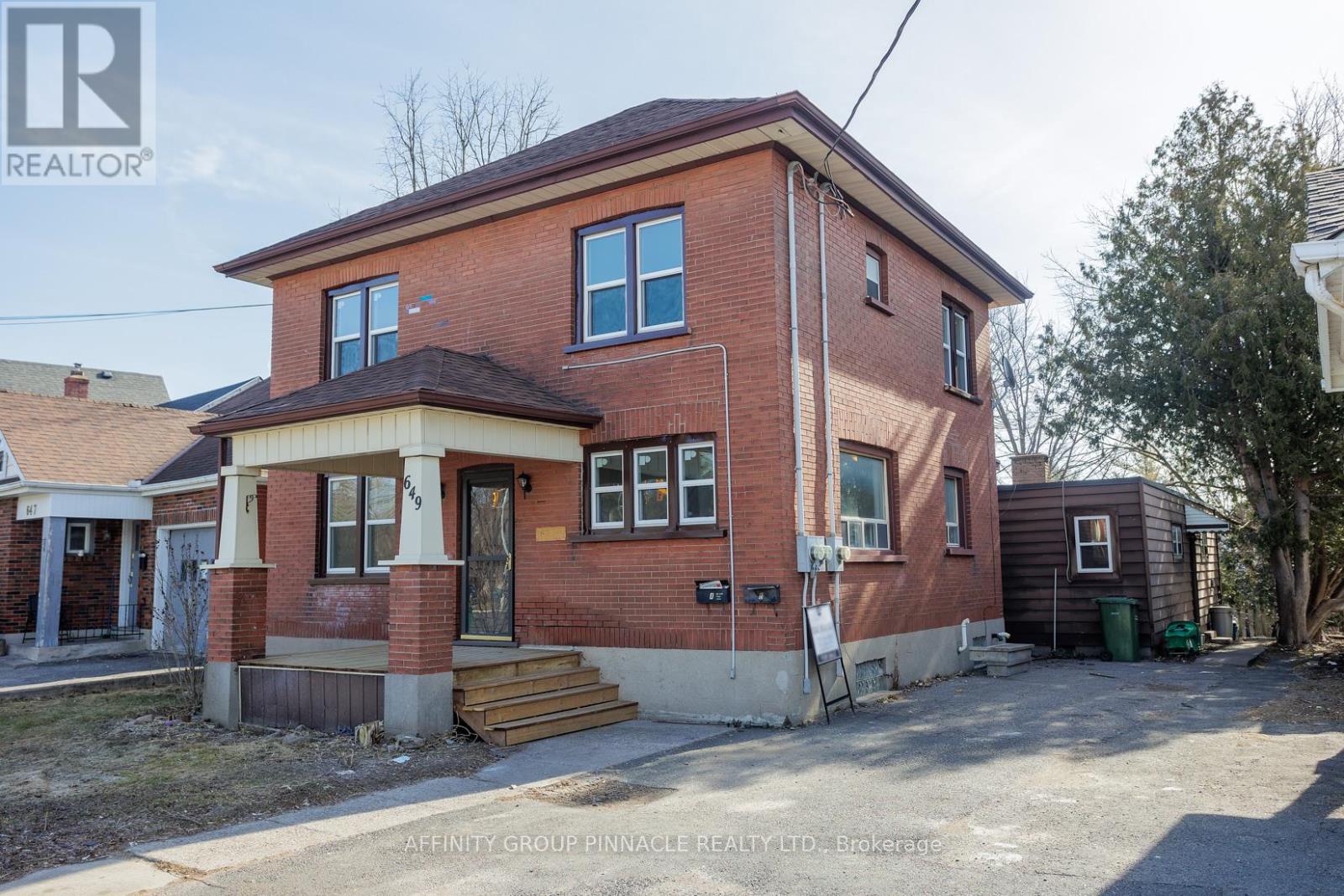 649 Charlotte Street, Peterborough (Town Ward 3), Ontario  K9J 2X2 - Photo 1 - X12495148