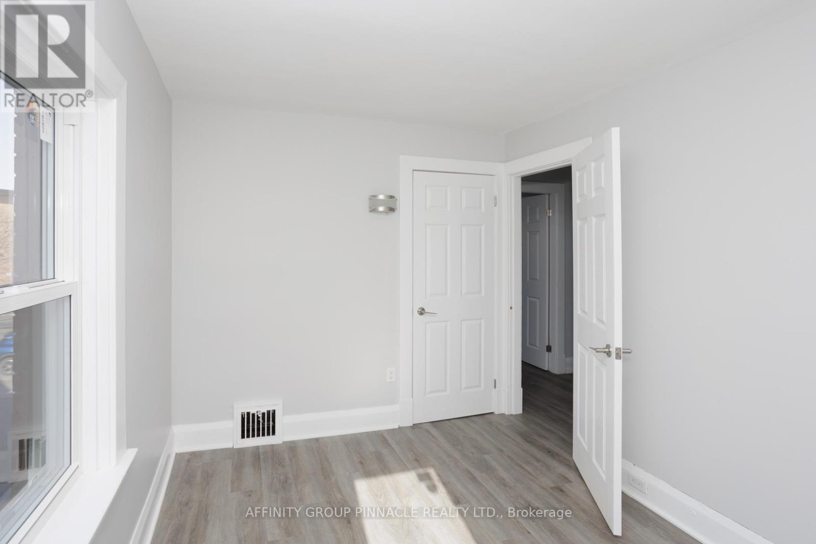 649 Charlotte Street, Peterborough (Town Ward 3), Ontario  K9J 2X2 - Photo 18 - X12495148