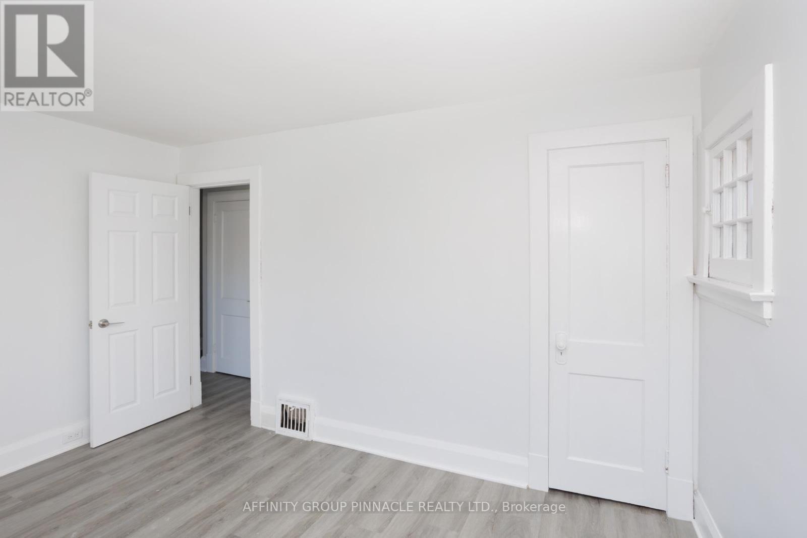 649 Charlotte Street, Peterborough (Town Ward 3), Ontario  K9J 2X2 - Photo 21 - X12495148