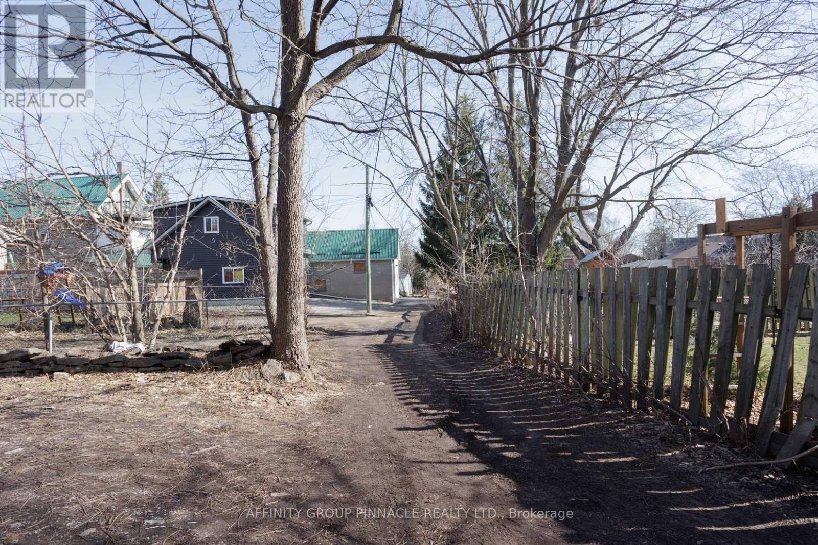 649 Charlotte Street, Peterborough (Town Ward 3), Ontario  K9J 2X2 - Photo 28 - X12495148