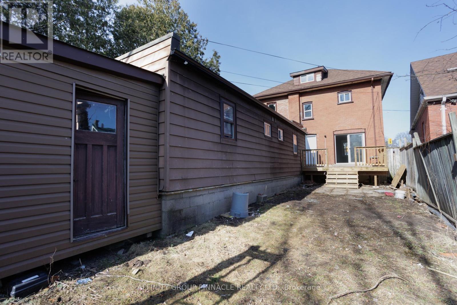 649 Charlotte Street, Peterborough (Town Ward 3), Ontario  K9J 2X2 - Photo 29 - X12495148