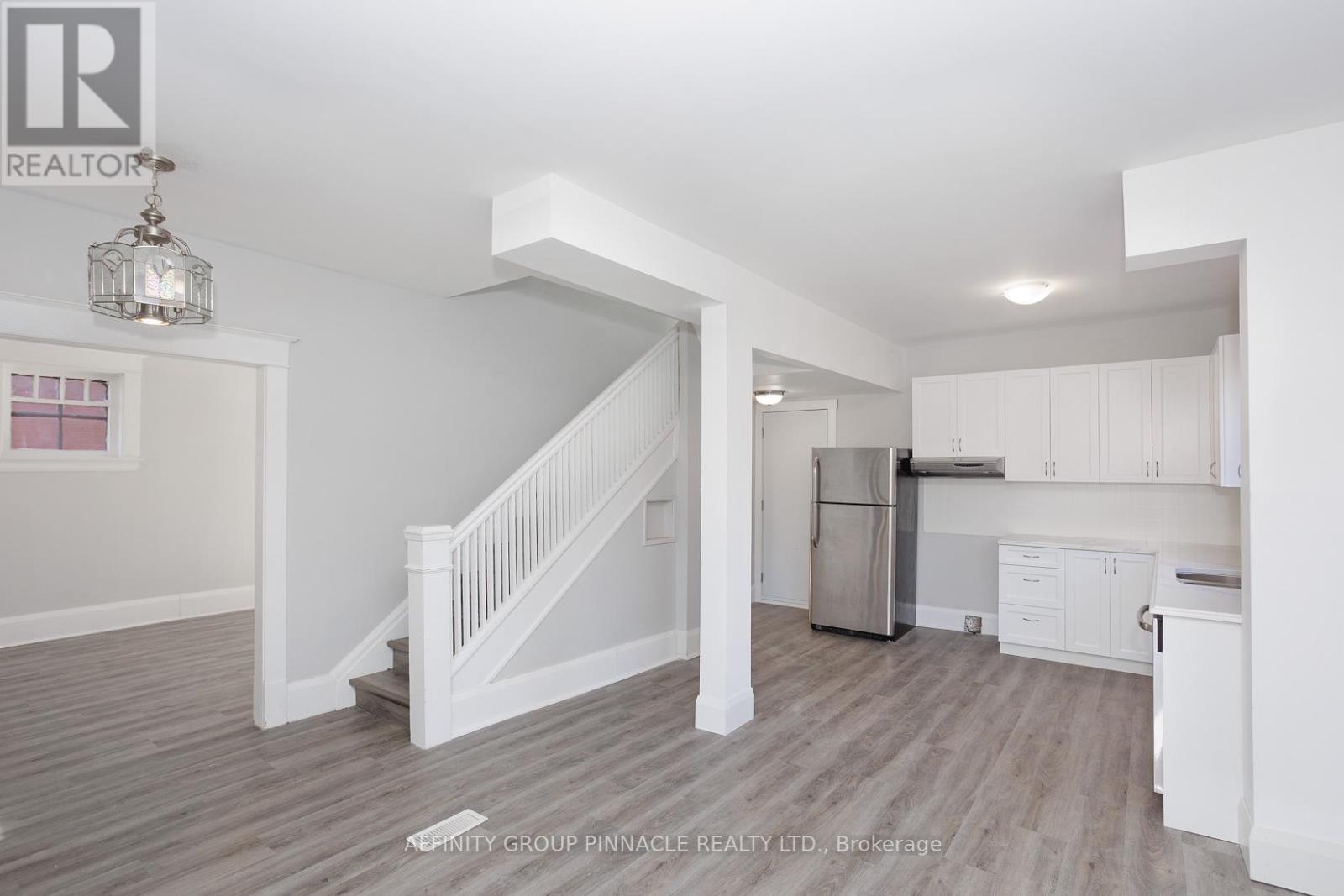 649 Charlotte Street, Peterborough (Town Ward 3), Ontario  K9J 2X2 - Photo 4 - X12495148