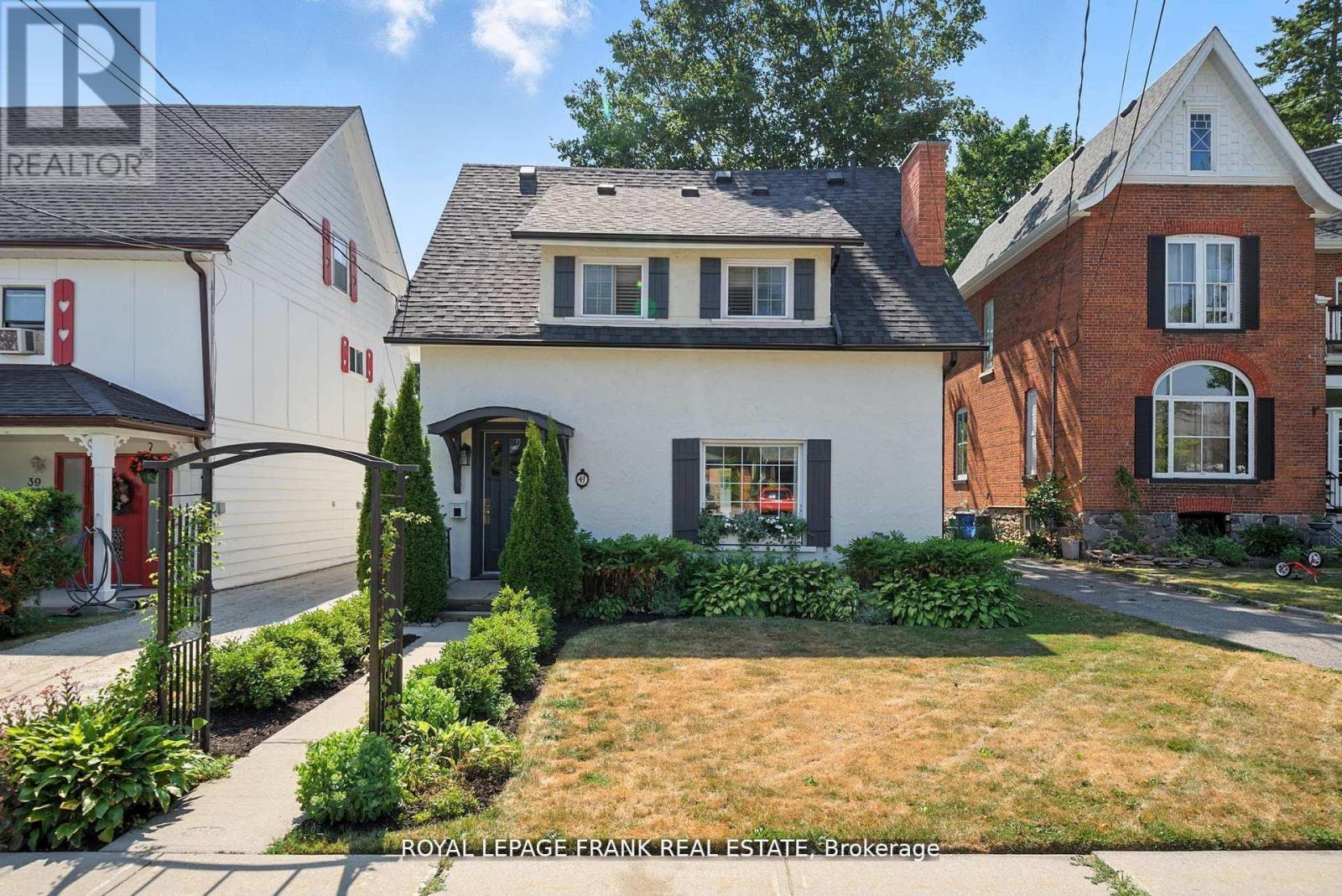 41 Sussex Street N, Kawartha Lakes (Lindsay), Ontario  K9V 4H6 - Photo 1 - X12495214