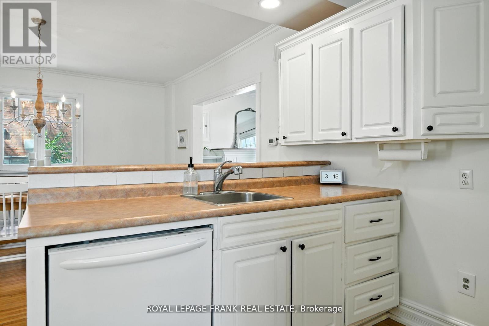 41 Sussex Street N, Kawartha Lakes (Lindsay), Ontario  K9V 4H6 - Photo 11 - X12495214