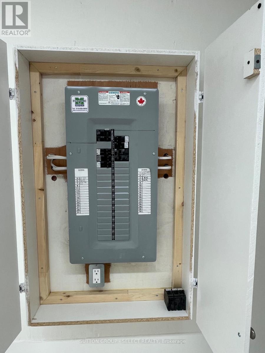 2389 Main Street, London South, Ontario  N6P 1A7 - Photo 7 - X12494924