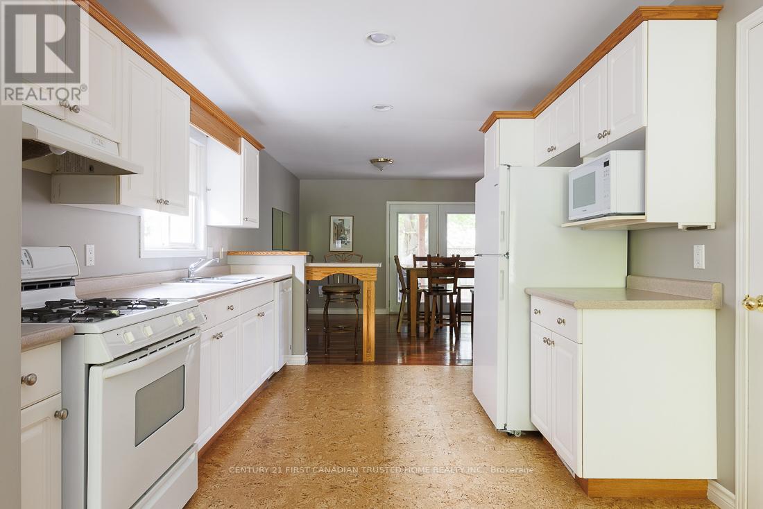 581 Harris Circle, Strathroy-Caradoc (Ne), Ontario  N7G 4H2 - Photo 10 - X12494966