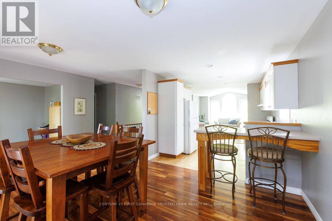 581 Harris Circle, Strathroy-Caradoc (Ne), Ontario  N7G 4H2 - Photo 14 - X12494966