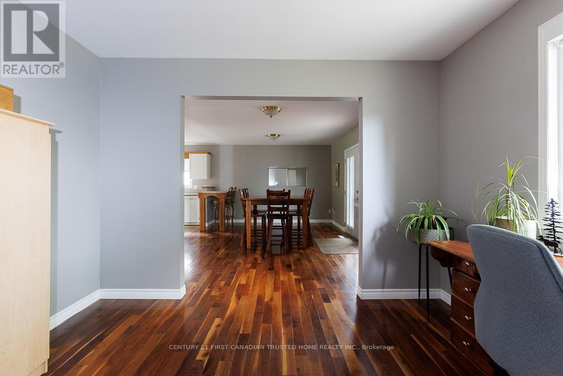 581 Harris Circle, Strathroy-Caradoc (Ne), Ontario  N7G 4H2 - Photo 15 - X12494966