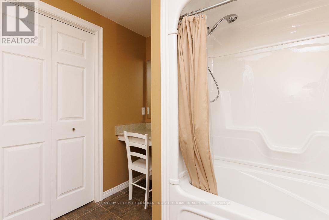 581 Harris Circle, Strathroy-Caradoc (Ne), Ontario  N7G 4H2 - Photo 25 - X12494966