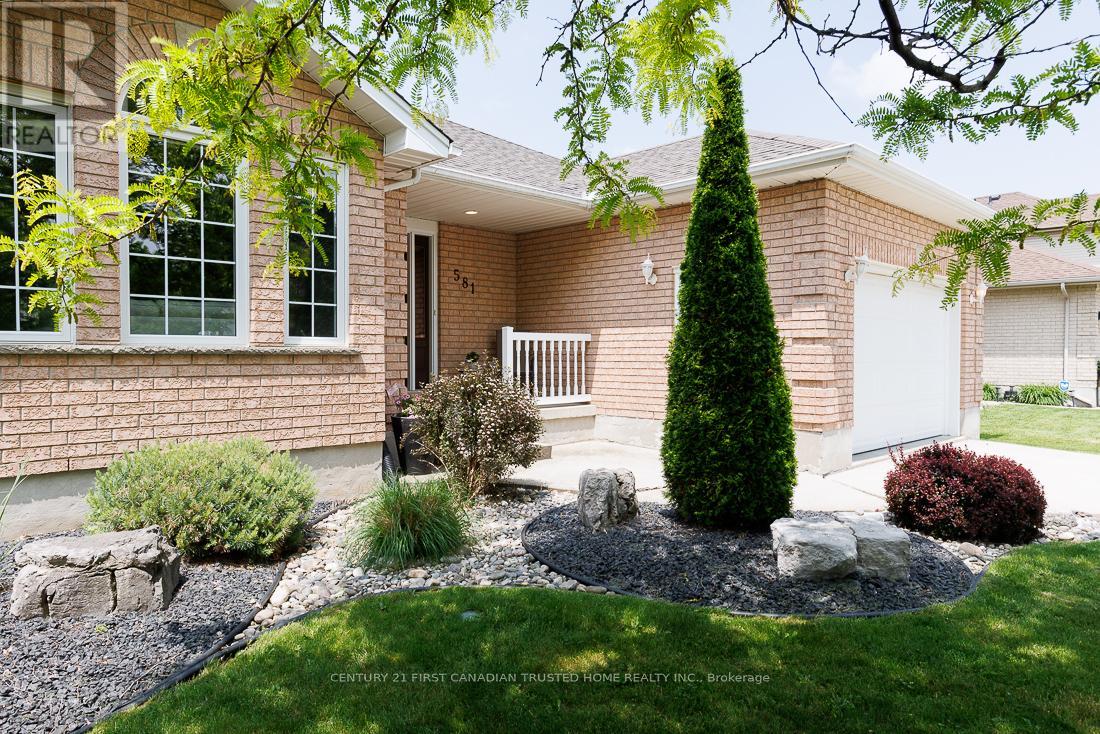 581 Harris Circle, Strathroy-Caradoc (Ne), Ontario  N7G 4H2 - Photo 4 - X12494966