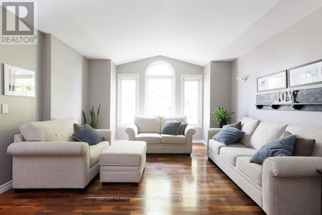 581 Harris Circle, Strathroy-Caradoc (Ne), Ontario  N7G 4H2 - Photo 8 - X12494966