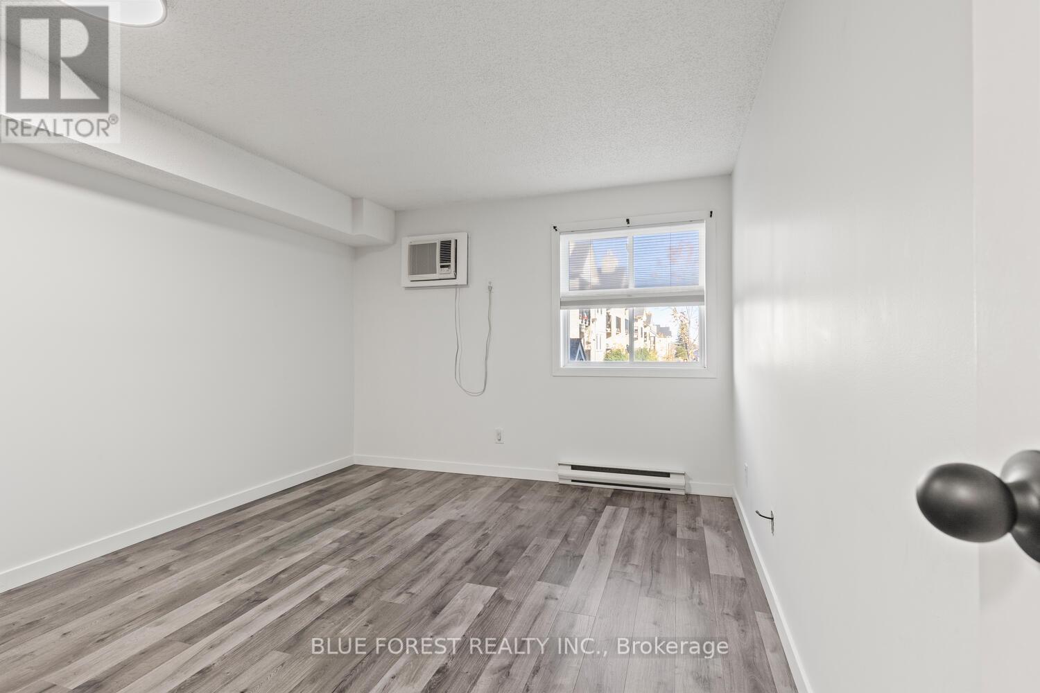 223 - 725 Deveron Crescent, London South, Ontario  N5Z 4X3 - Photo 17 - X12495044