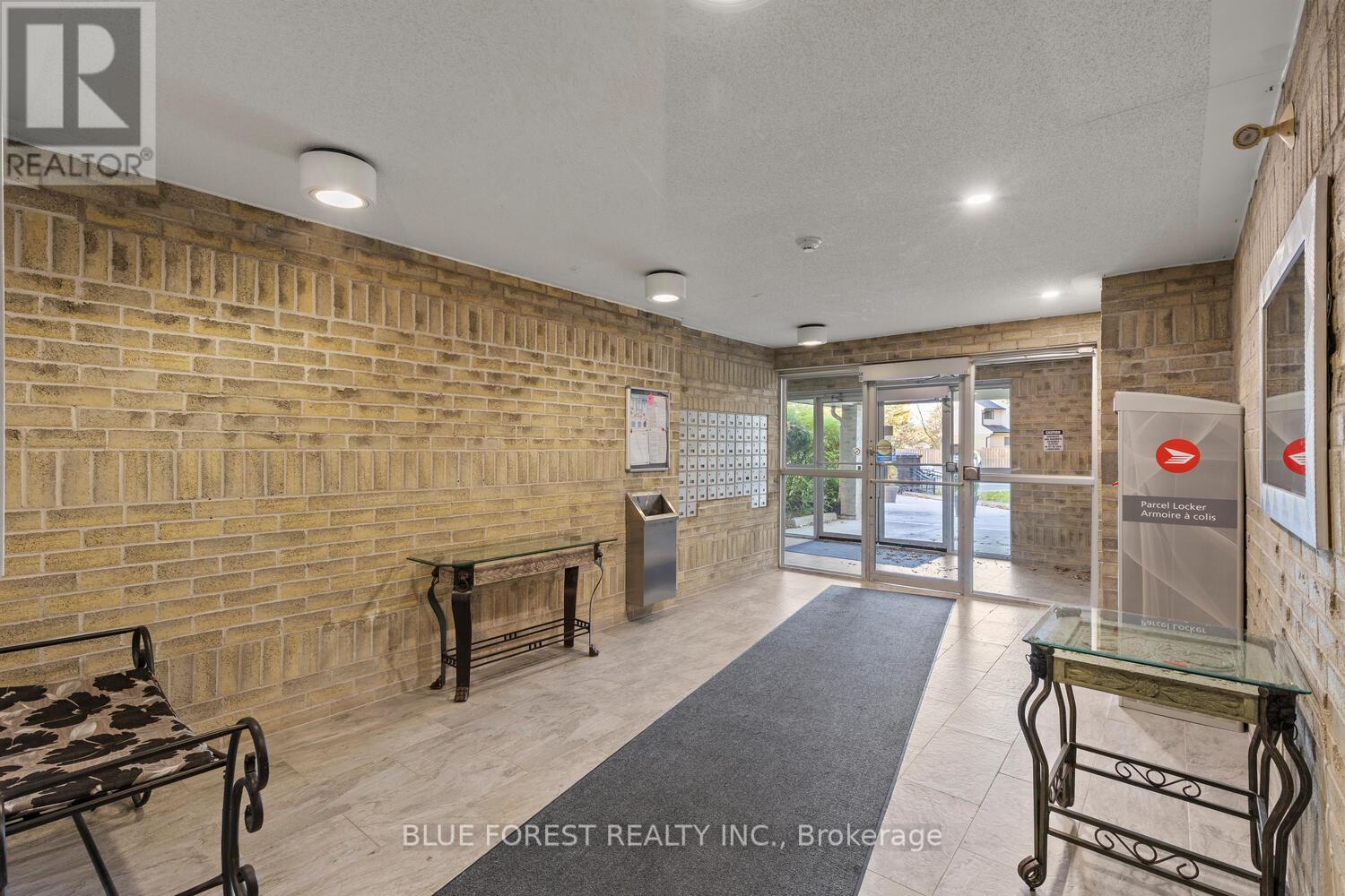 223 - 725 Deveron Crescent, London South, Ontario  N5Z 4X3 - Photo 2 - X12495044