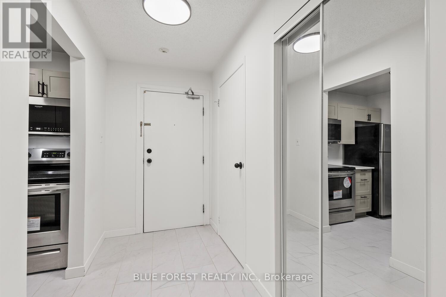 223 - 725 Deveron Crescent, London South, Ontario  N5Z 4X3 - Photo 4 - X12495044