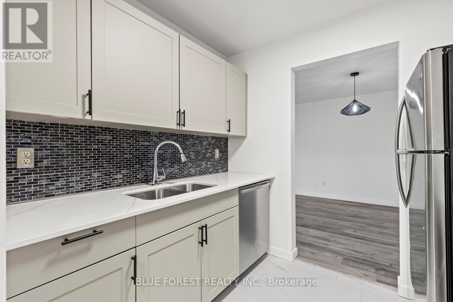 223 - 725 Deveron Crescent, London South, Ontario  N5Z 4X3 - Photo 6 - X12495044