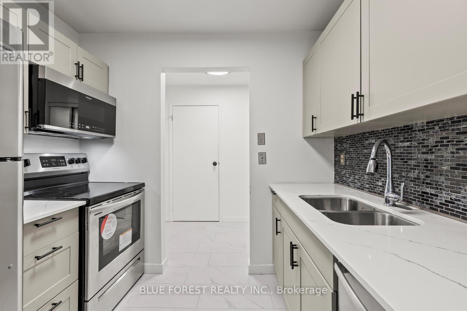 223 - 725 Deveron Crescent, London South, Ontario  N5Z 4X3 - Photo 7 - X12495044