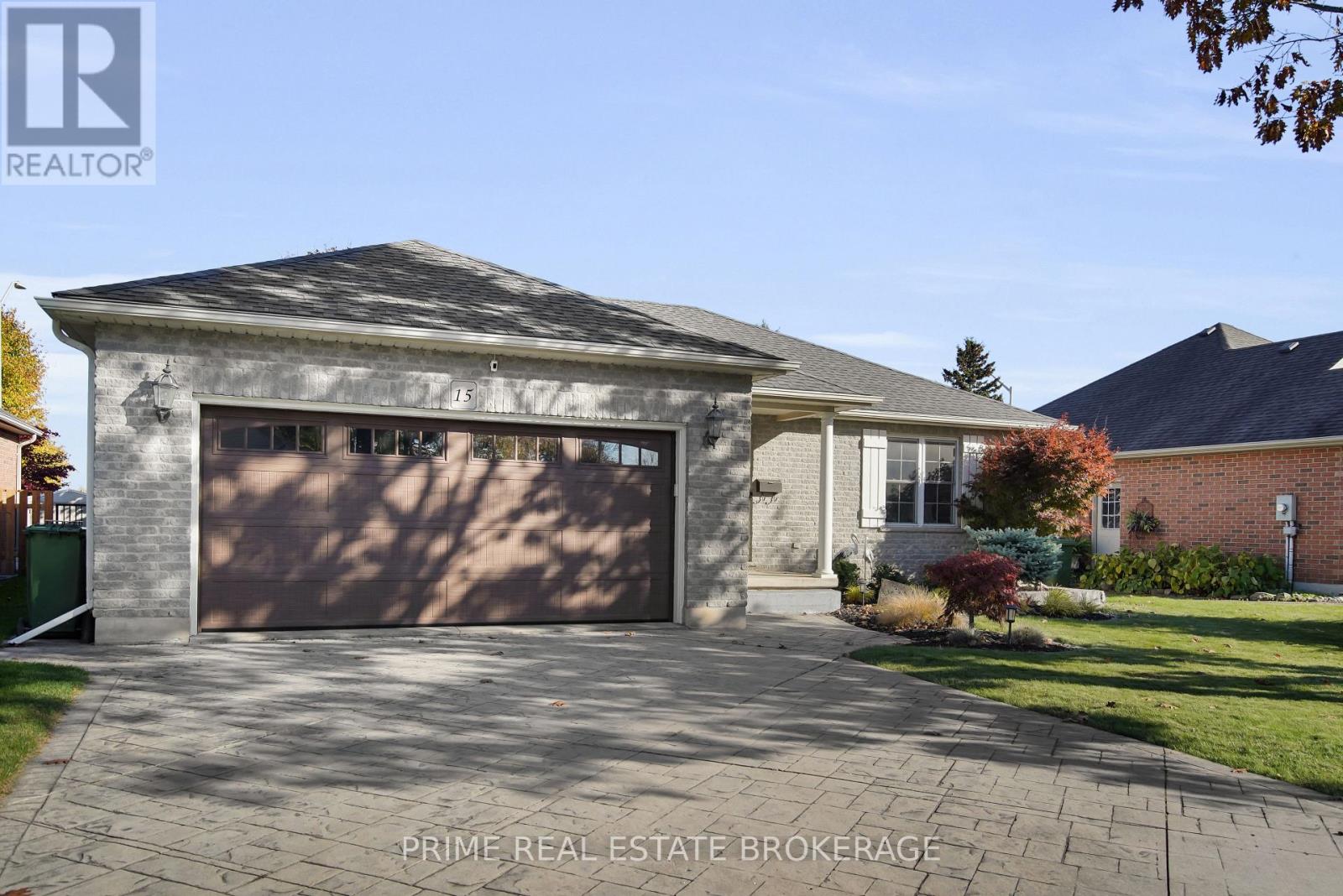 15 Harrington Crescent, St. Thomas, Ontario  N5R 6J1 - Photo 3 - X12495130