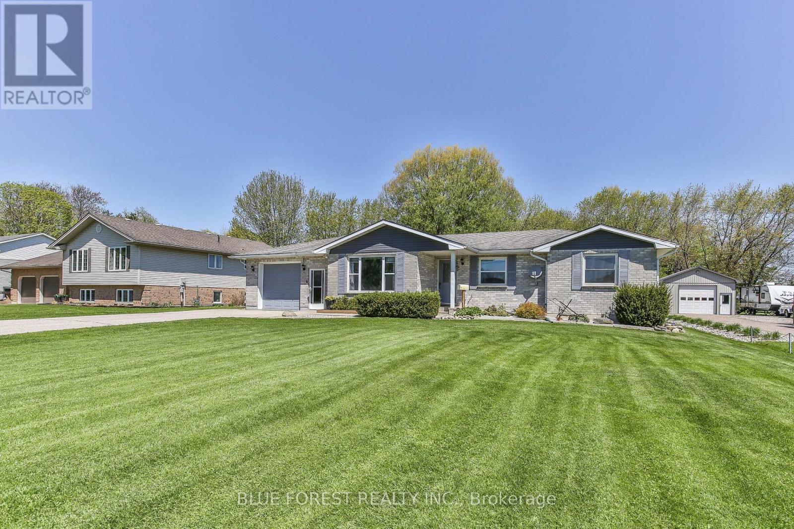 50000 Dingle Street, Malahide, Ontario  N5H 2R1 - Photo 2 - X12495162