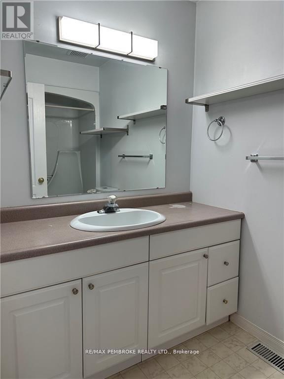 35 Vermont Meadows Drive, Petawawa, Ontario  K8H 3N4 - Photo 15 - X12495076