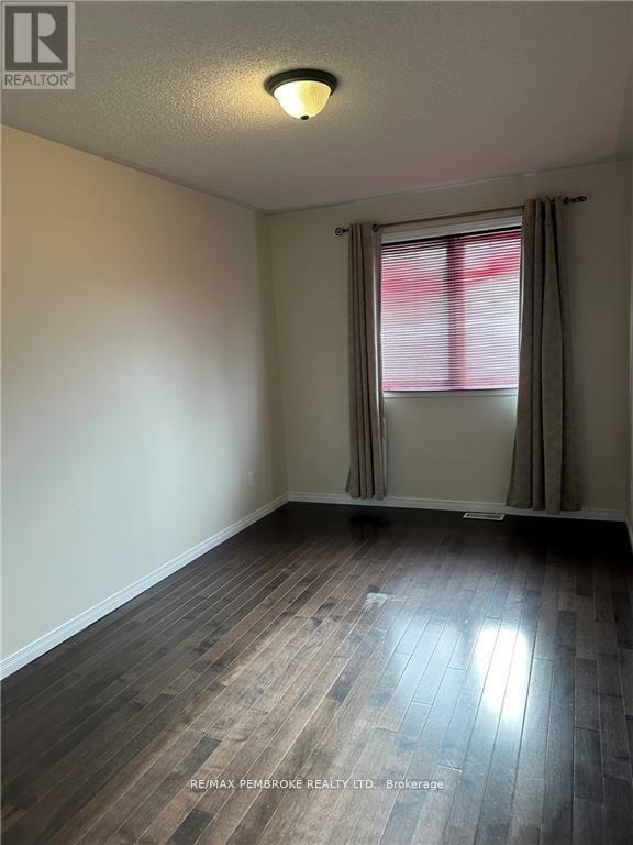 35 Vermont Meadows Drive, Petawawa, Ontario  K8H 3N4 - Photo 18 - X12495076