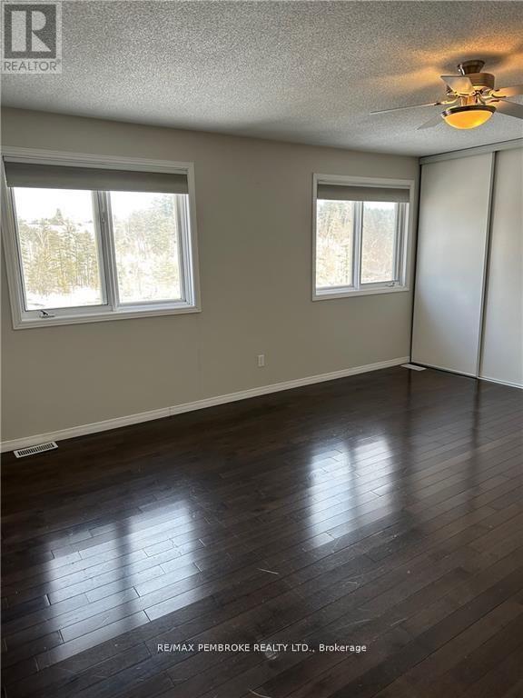 35 Vermont Meadows Drive, Petawawa, Ontario  K8H 3N4 - Photo 19 - X12495076