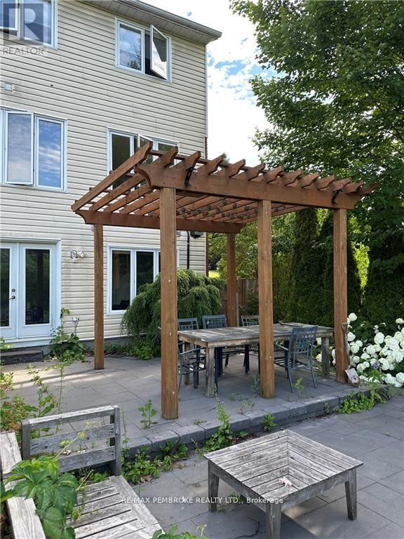 35 Vermont Meadows Drive, Petawawa, Ontario  K8H 3N4 - Photo 24 - X12495076