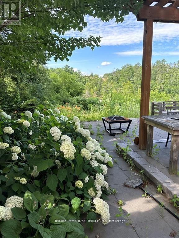 35 Vermont Meadows Drive, Petawawa, Ontario  K8H 3N4 - Photo 26 - X12495076