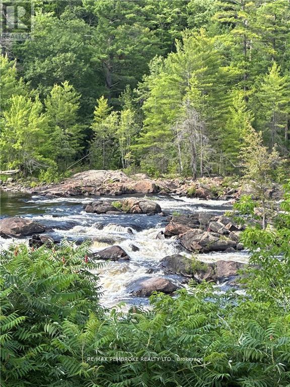 35 Vermont Meadows Drive, Petawawa, Ontario  K8H 3N4 - Photo 28 - X12495076