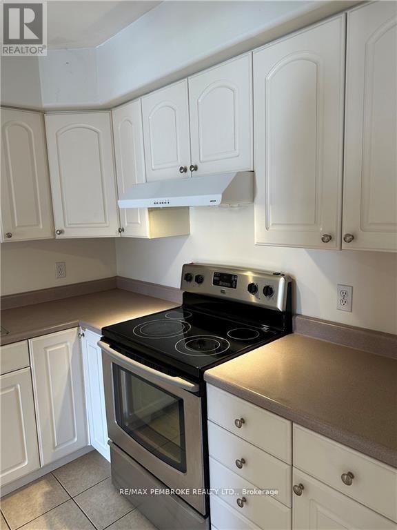 35 Vermont Meadows Drive, Petawawa, Ontario  K8H 3N4 - Photo 6 - X12495076