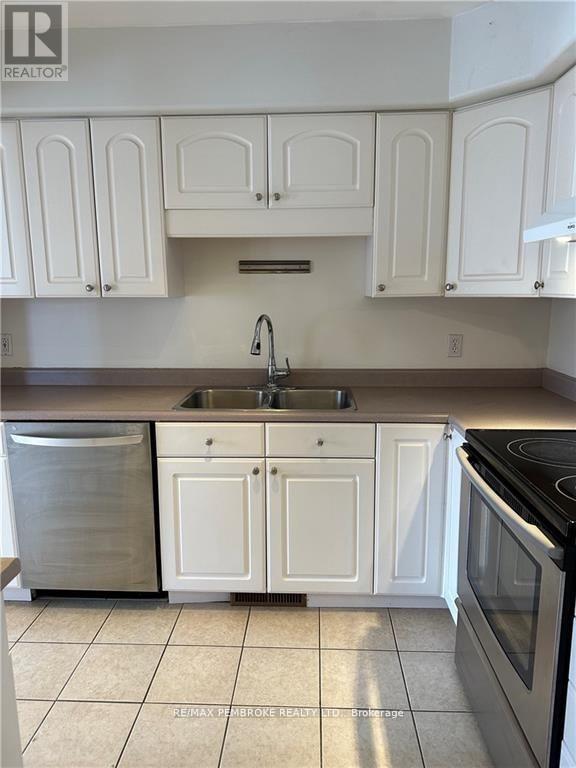 35 Vermont Meadows Drive, Petawawa, Ontario  K8H 3N4 - Photo 7 - X12495076