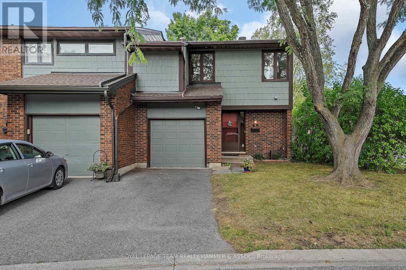 8 CHISHOLM COURT, Ottawa, Ontario