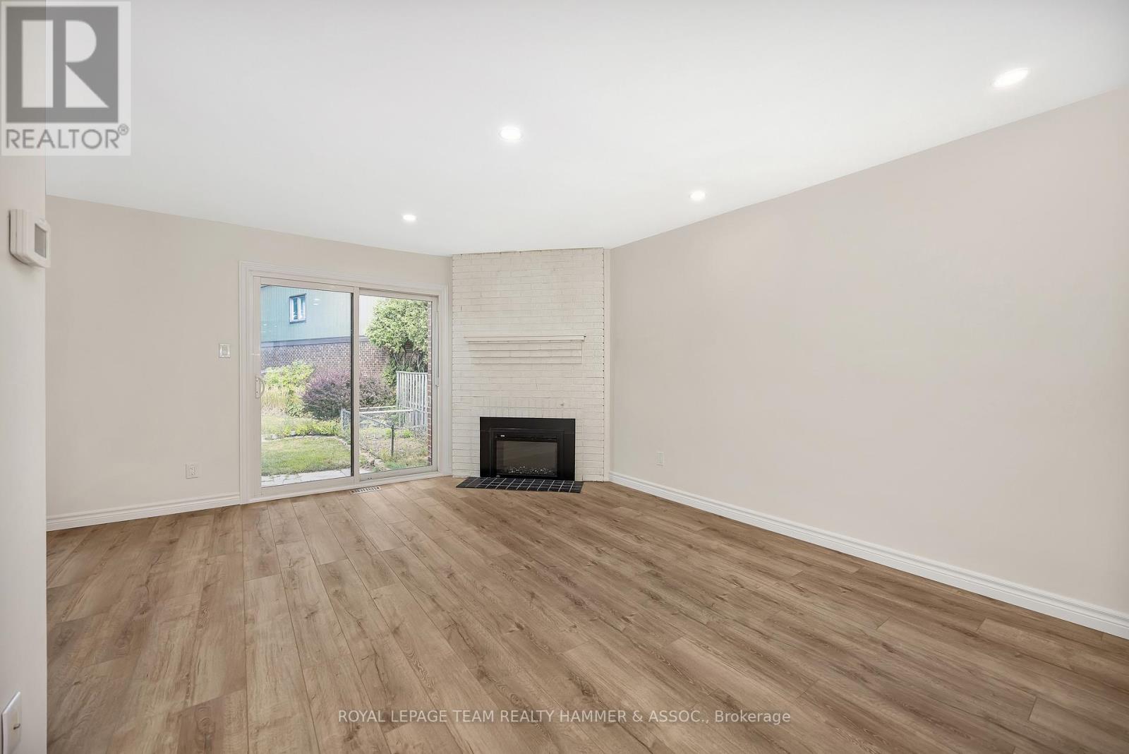 8 Chisholm Court, Ottawa, Ontario  K2K 1E2 - Photo 5 - X12494948