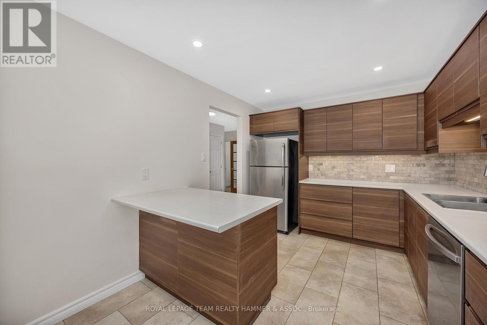 8 Chisholm Court, Ottawa, Ontario  K2K 1E2 - Photo 8 - X12494948