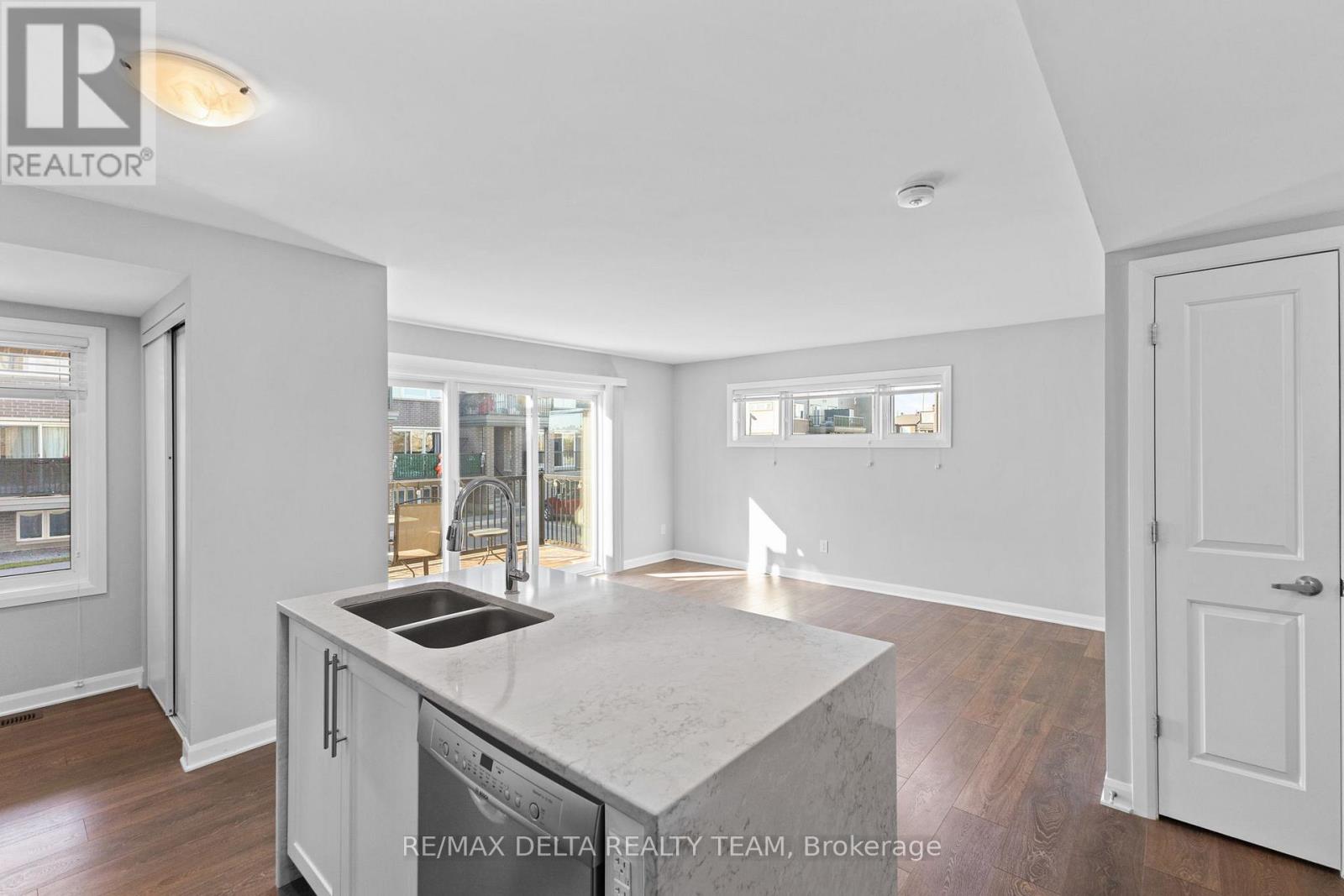 A - 706 Amberwing Private, Ottawa, Ontario  K4A 5H5 - Photo 6 - X12494990