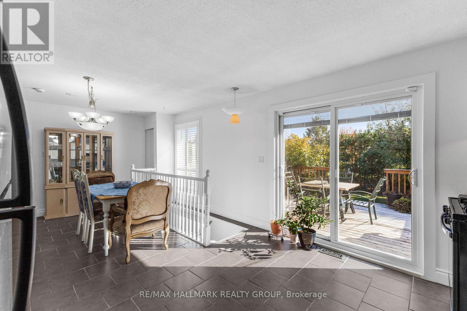 1902 Rosebella Avenue, Ottawa, Ontario  K1T 1G7 - Photo 10 - X12495012