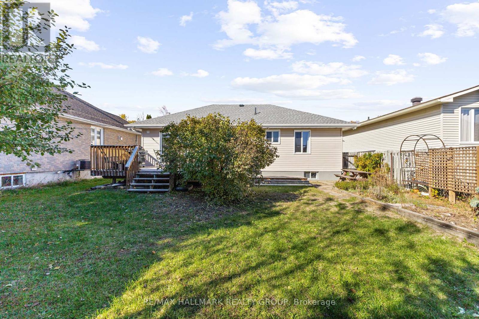 1902 Rosebella Avenue, Ottawa, Ontario  K1T 1G7 - Photo 29 - X12495012