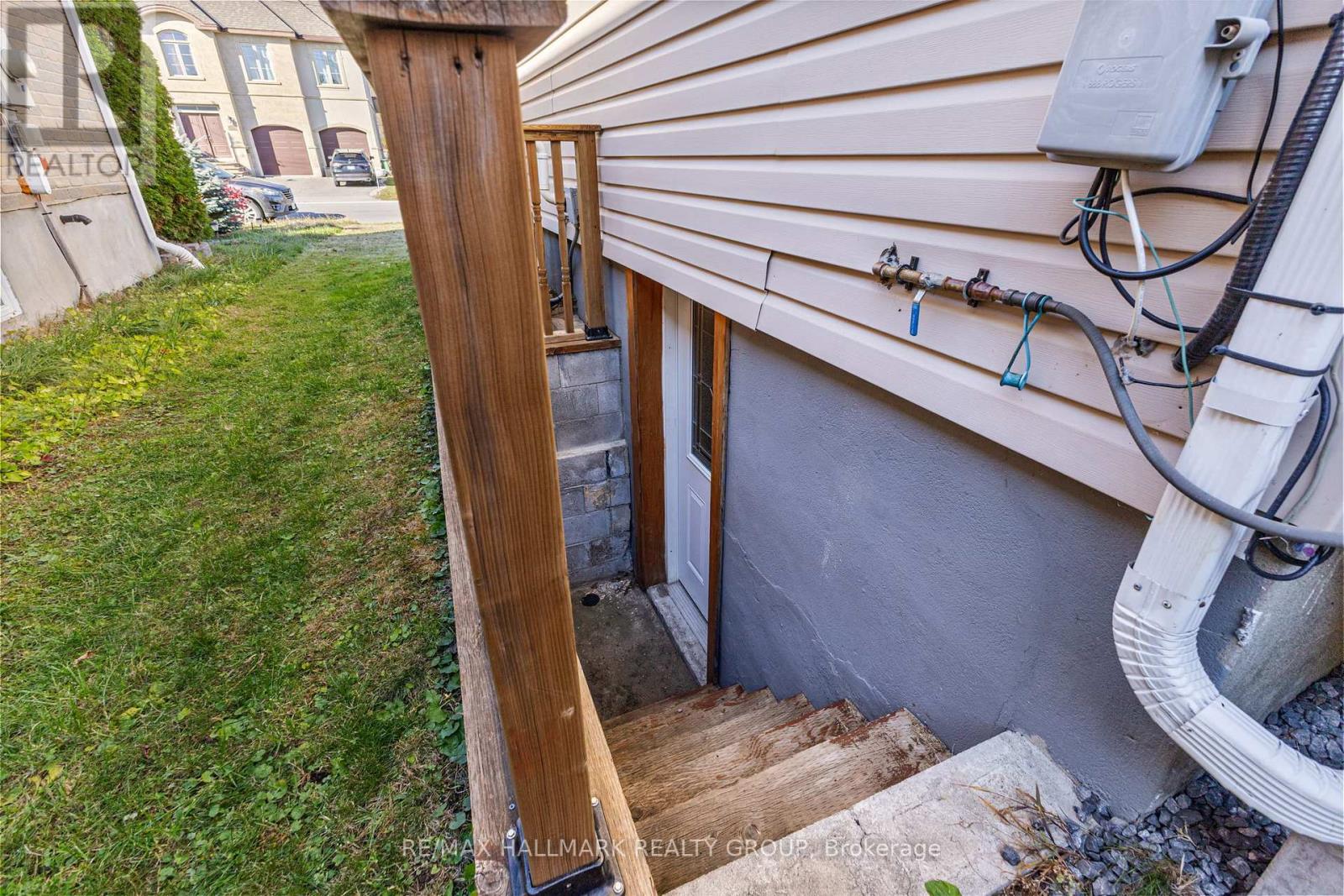 1902 Rosebella Avenue, Ottawa, Ontario  K1T 1G7 - Photo 30 - X12495012